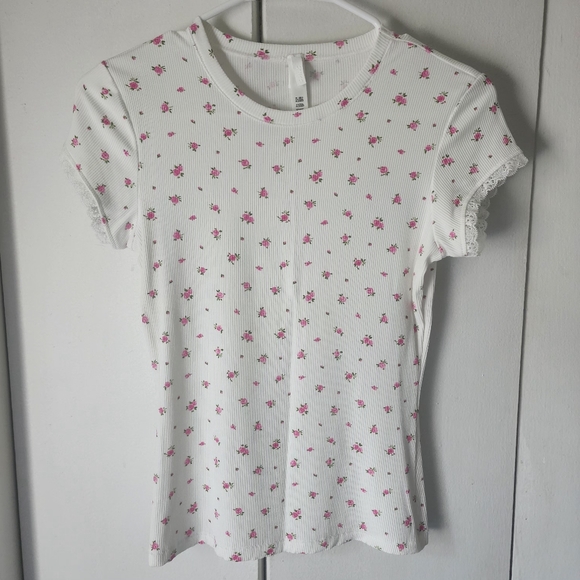 SKIMS Tops - Skims Soft Lounge Lace Rose Tee